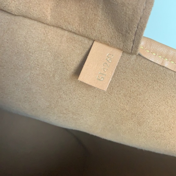 LOUIS VUITTON - Picture 9 of 16